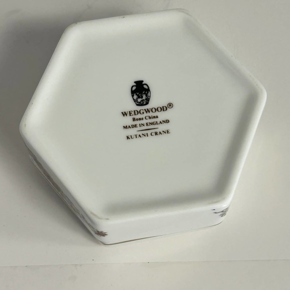 Wedgewood Bone China Trinket Box/ powder box. Kutani Crane Made in England. - Picture 7 of 8